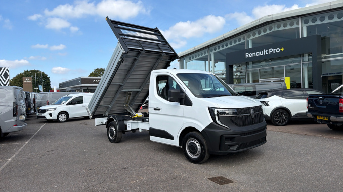 Renault Master Mwb Diesel Fwd ML35dCi 150 Advance Low Roof Aluminium Tipper - Image 32